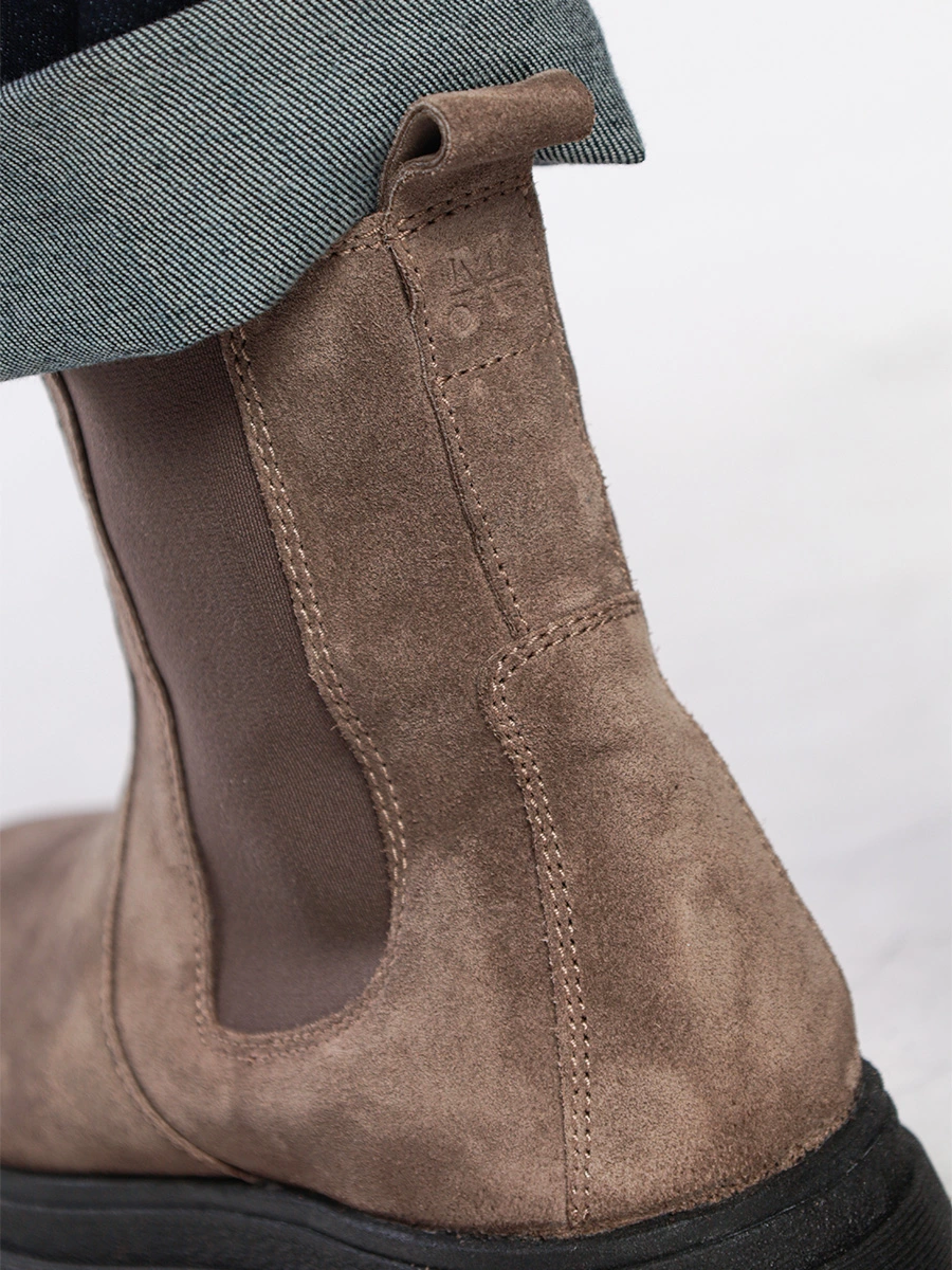 Ботинки-челси светло-коричневого цвета на объемной подошве